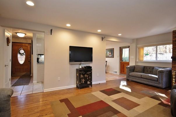 Interior, Recessed Lighting, Wood Texture Flooring