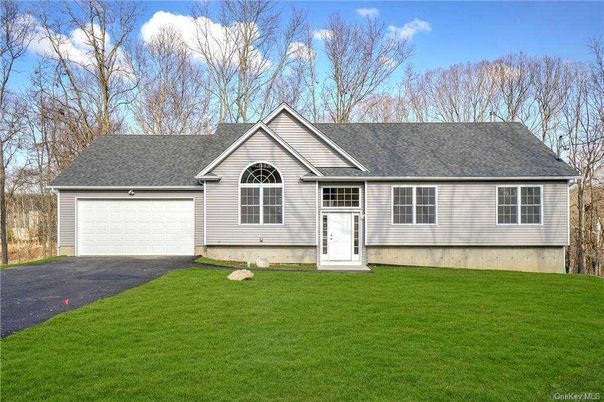 Attached, Exterior, Facade, Cape Cod