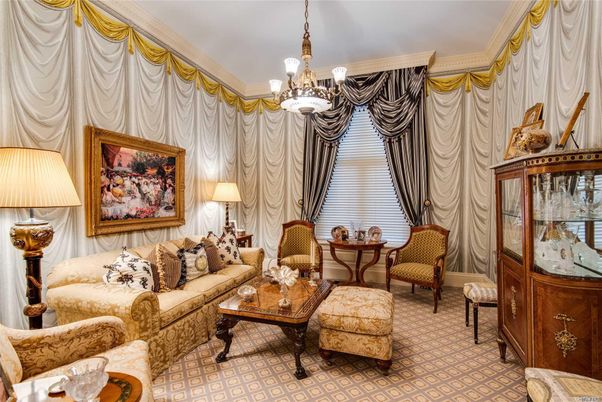 Chandelier, Interior, Living room