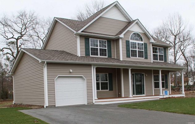 Attached, Exterior, Facade, Farmhouse