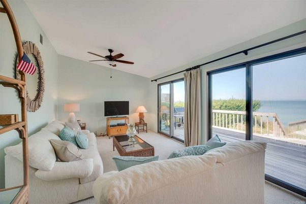 Interior, Living room, Water