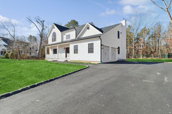 Attached, Exterior, Facade, Farmhouse