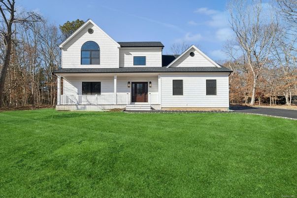Exterior, Facade, Farmhouse