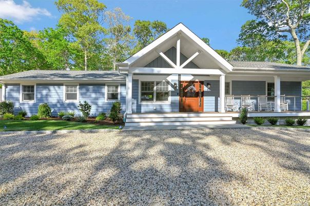 Exterior, Facade, Ranch