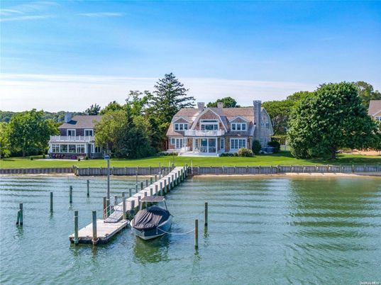 Exterior, Lake