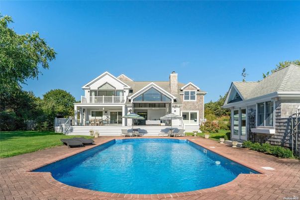 Exterior, Facade, Pool, Queen Anne Victorian