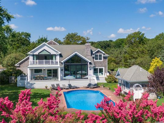 Exterior, Facade, Pool, Queen Anne Victorian