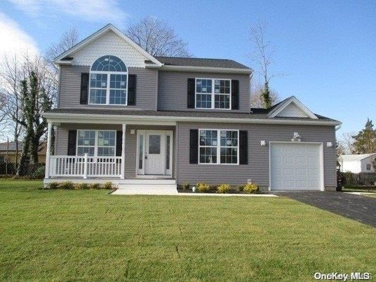 Attached, Exterior, Facade, Farmhouse