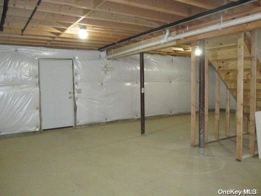 Empty room, Interior, Wooden Beams