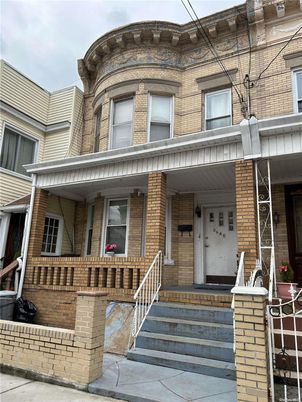 Exterior, Facade, Brick Facade, Rowhouse