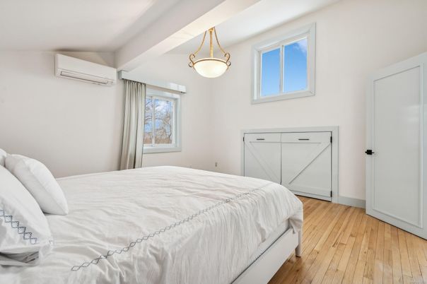 Bedroom, Interior, Pendant Lights, Wood Texture Flooring