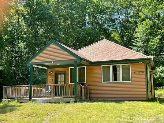 Exterior, Facade, Log Home