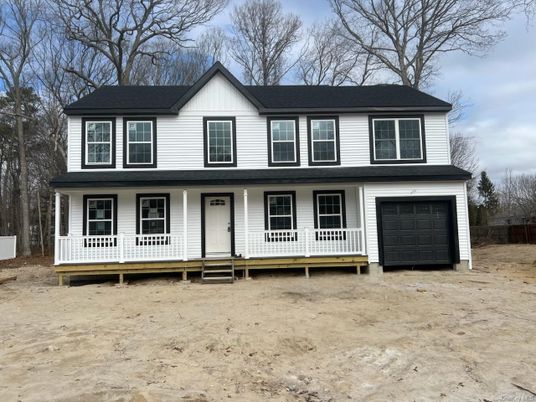 Attached, Exterior, Facade, Farmhouse
