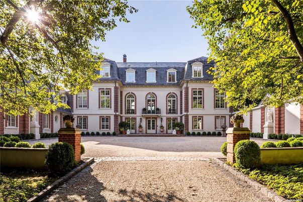 Exterior, Facade, French Provincial