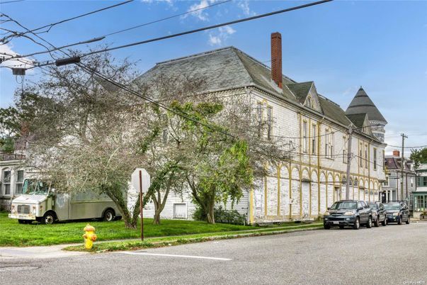 Exterior, Facade, French Provincial