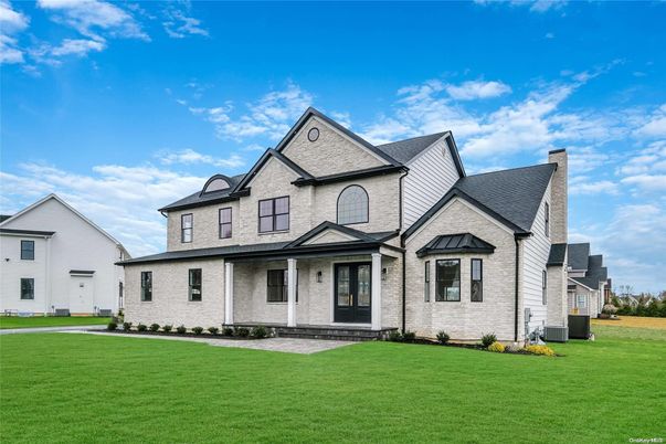 Exterior, Facade, Farmhouse