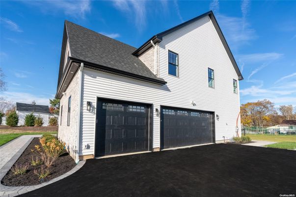 Attached, Exterior, Facade, Farmhouse
