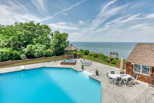 Exterior, Pool, Water