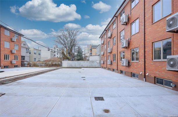 Exterior, Facade, Brick Facade, Rowhouse