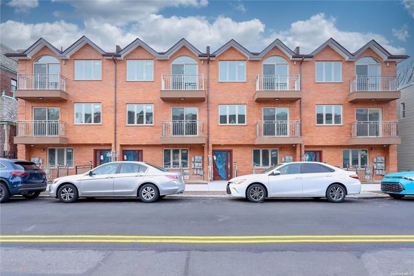 Exterior, Facade, Brick Facade, Rowhouse