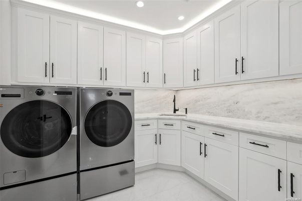 Interior, Marble, Recessed Lighting, Washer