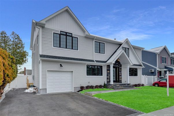 Attached, Exterior, Facade, Farmhouse