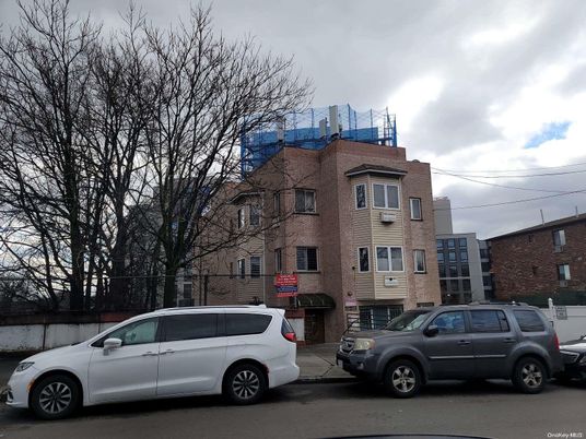 Exterior, Facade, Brick Facade, Rowhouse