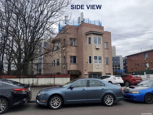 Exterior, Facade, Brick Facade, Rowhouse