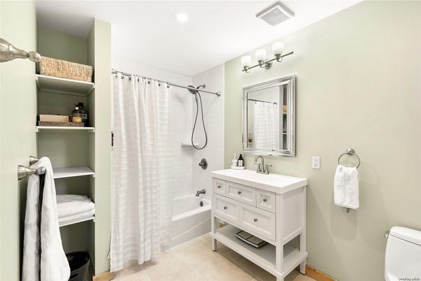 Bathroom, Interior, Recessed Lighting