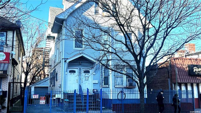 Exterior, Facade, Brick Facade, Queen Anne Victorian