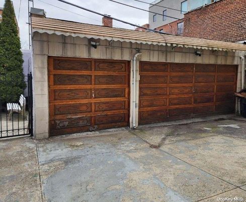 Detached Garage, Exterior