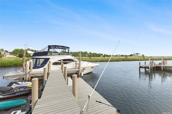 Exterior, Lake
