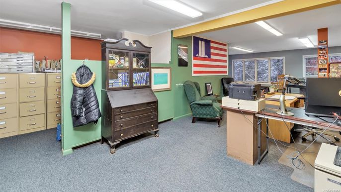Home Office, Interior