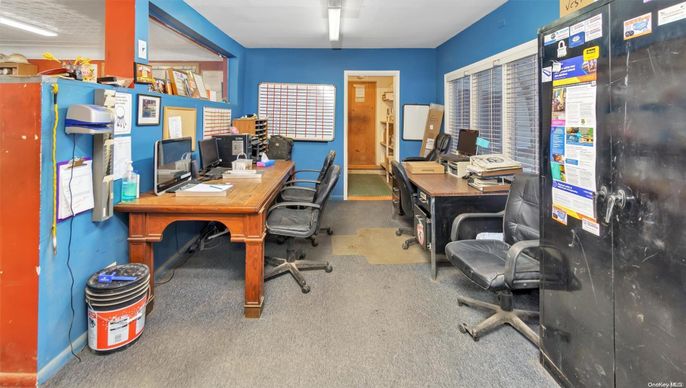 Home Office, Interior