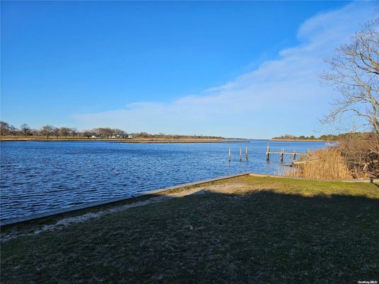 Exterior, Lake