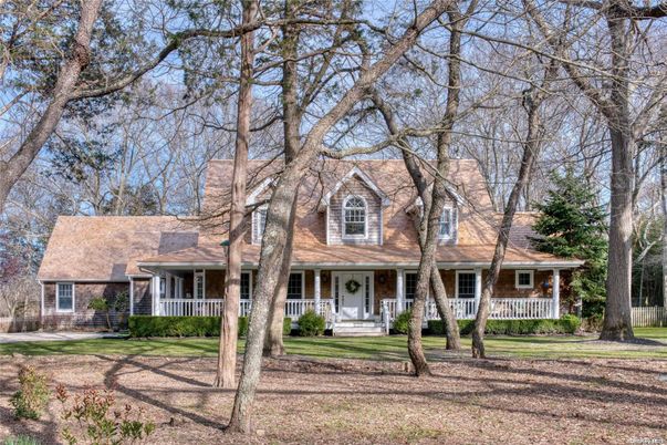 Exterior, Facade, Cape Cod