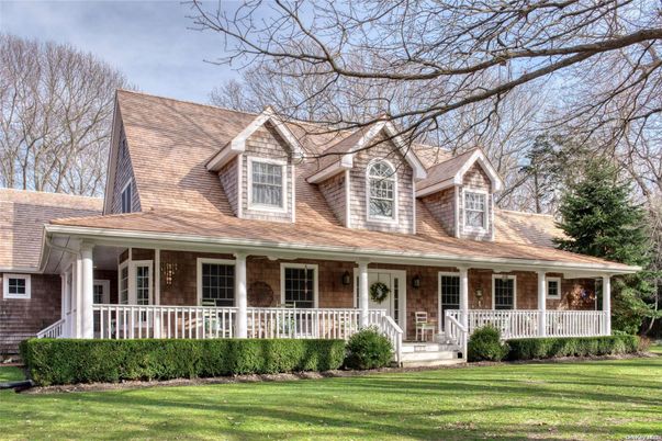 Exterior, Facade, Cape Cod