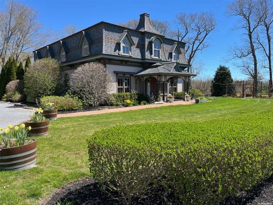 Backyard, Exterior, Facade, Queen Anne Victorian