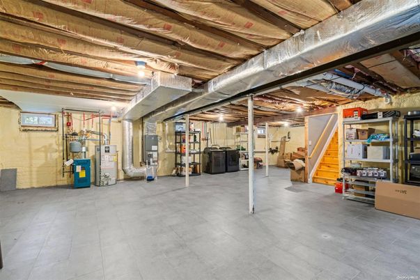 Interior, Washer, Wooden Beams