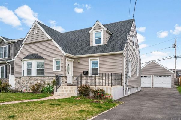 Detached Garage, Exterior, Facade, Cape Cod