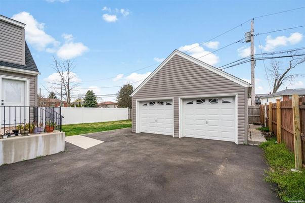 Detached Garage, Exterior