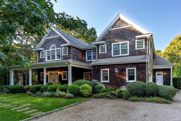 Attached, Exterior, Facade, Brick Traditional