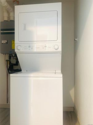 Interior, Utility Closets, Washer, Wood Texture Flooring
