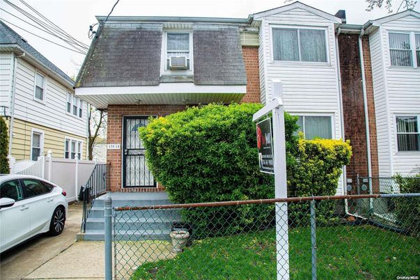 Exterior, Facade, Brick Facade, Rowhouse