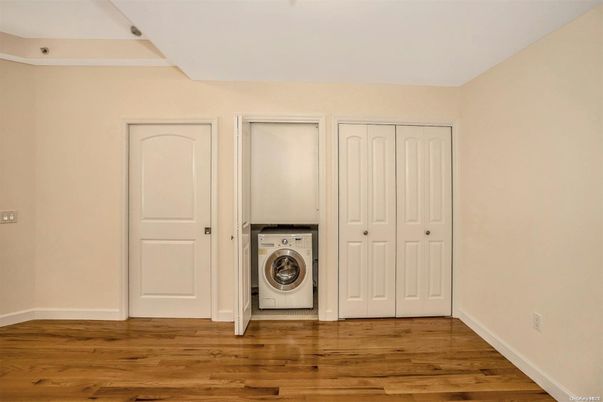 Interior, Utility Closets, Washer, Wood Texture Flooring