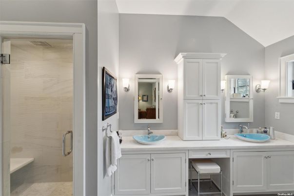 Bathroom, Dual Sink Vanities, Interior