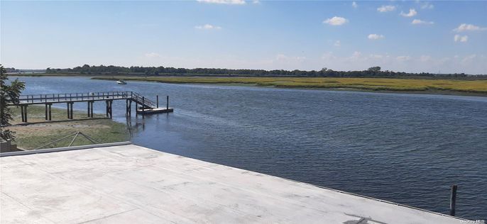 Exterior, Lake