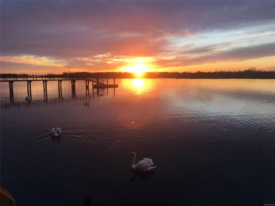 Exterior, Lake