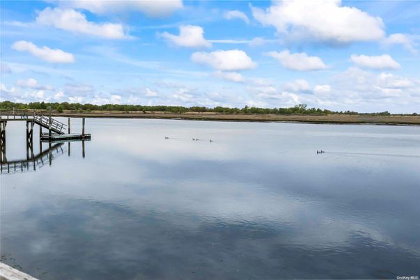 Exterior, Lake
