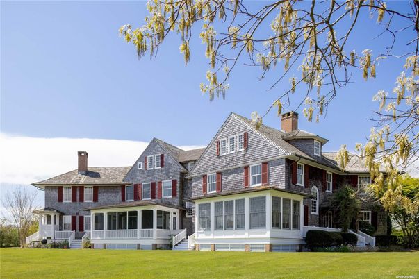 Backyard, Exterior, Facade, Queen Anne Victorian